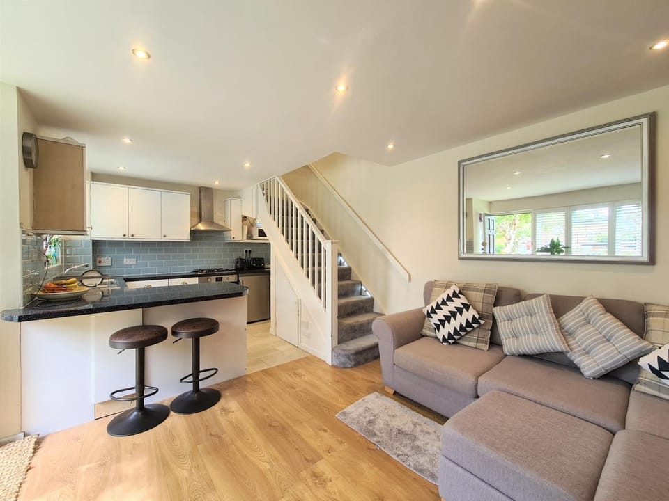 1 Bed Terraced House Apartment in London Borough of Hillingdon