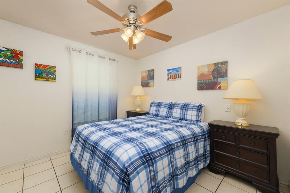 Casa Malbec C - Walk to the Beach - Wifi Apartment in South Padre Island