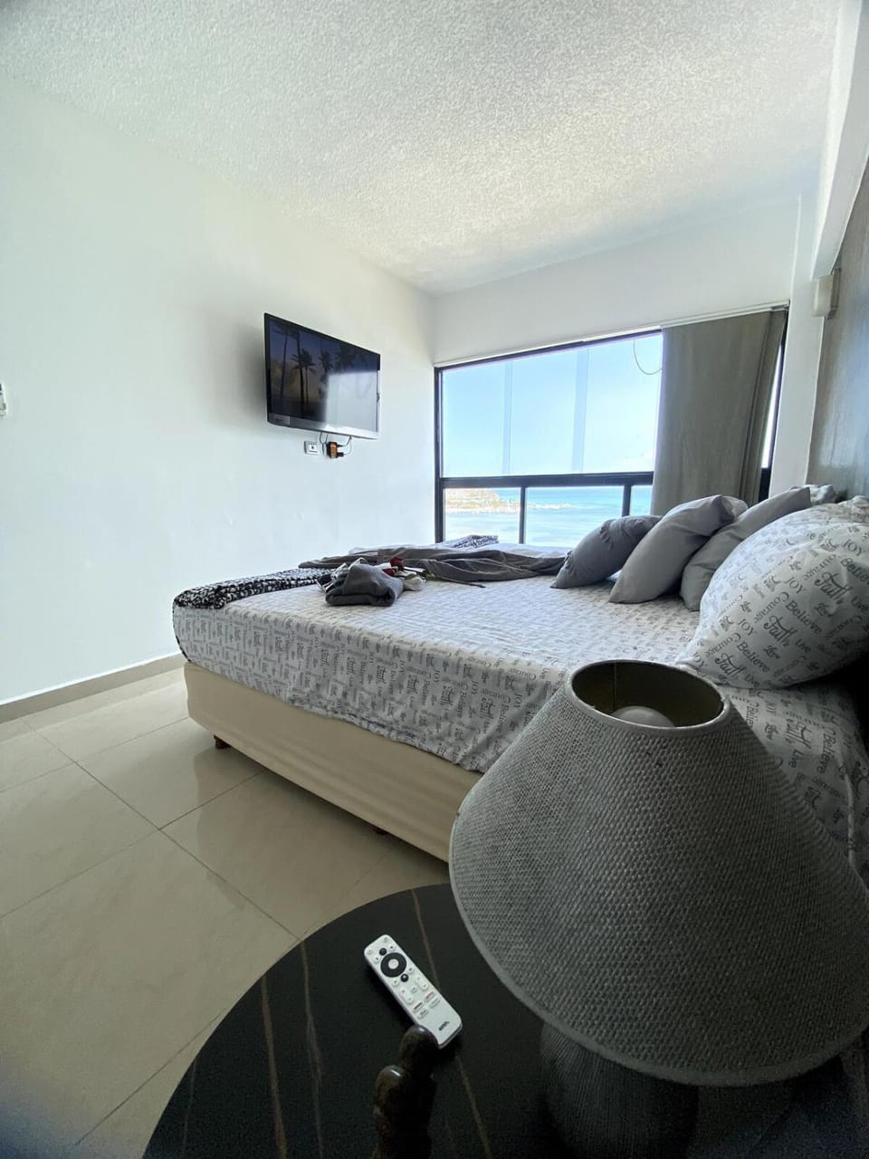 TV and multimedia, Photo of the whole room, Bedroom