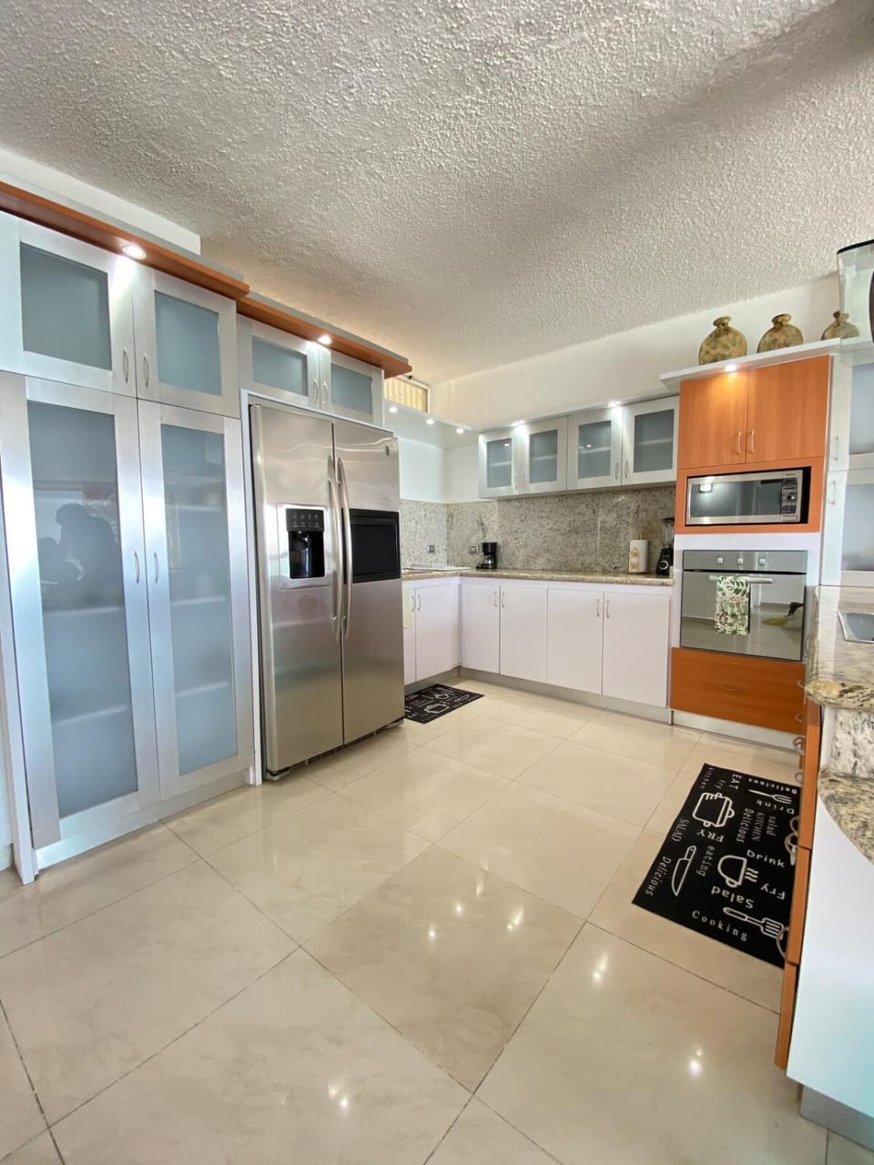 Kitchen or kitchenette, oven