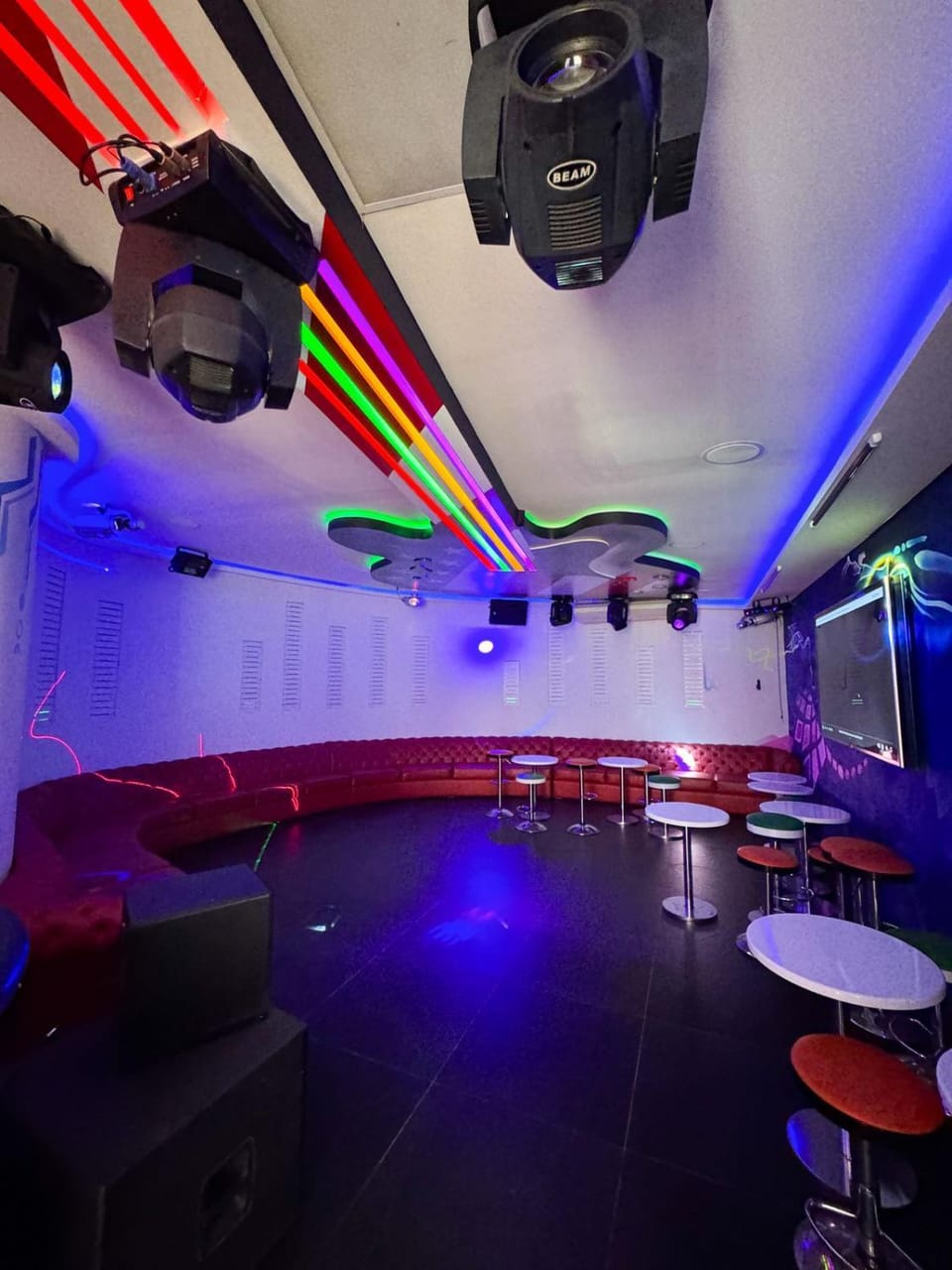 VILLA ORION piscina y discoteca PRIVADA K18 Villa in Valle del Cauca