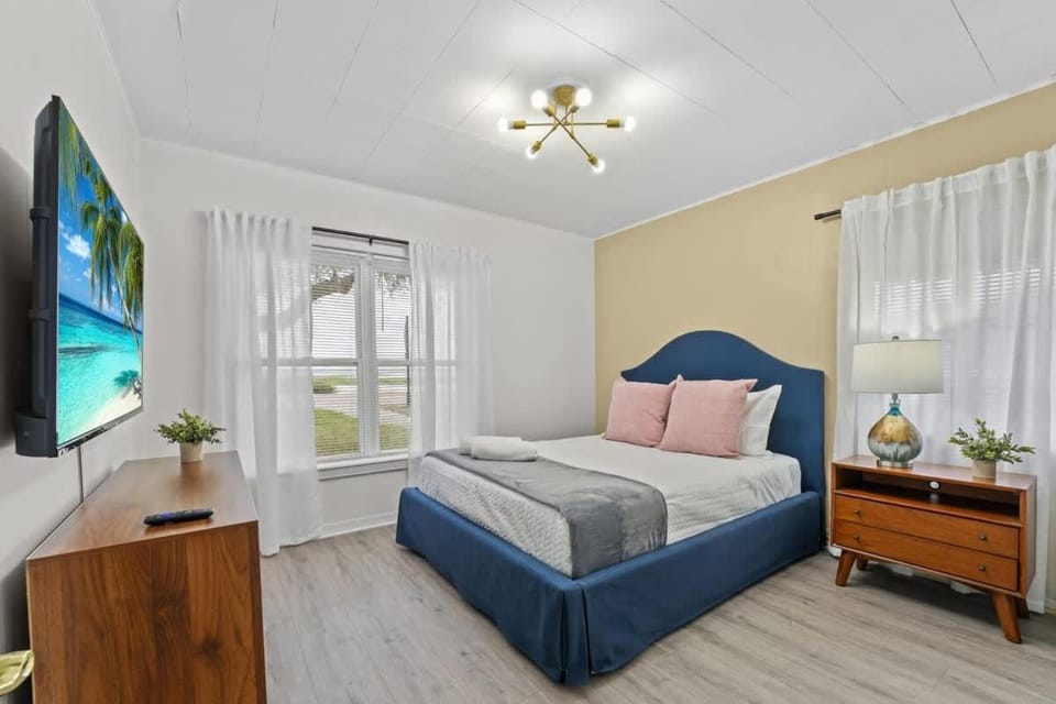 SUPER BOHO - At Lake Toho Fishing VINTaGE VIBEs House in Kissimmee