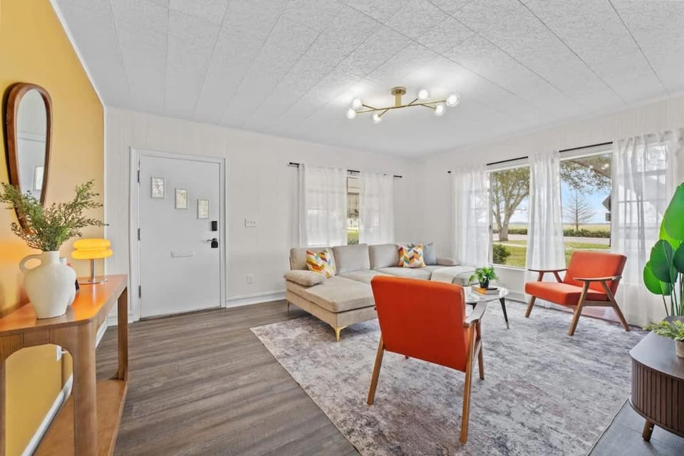 SUPER BOHO - At Lake Toho Fishing VINTaGE VIBEs House in Kissimmee