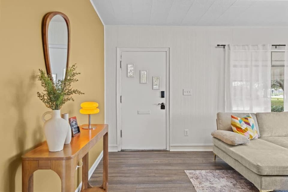 SUPER BOHO - At Lake Toho Fishing VINTaGE VIBEs House in Kissimmee