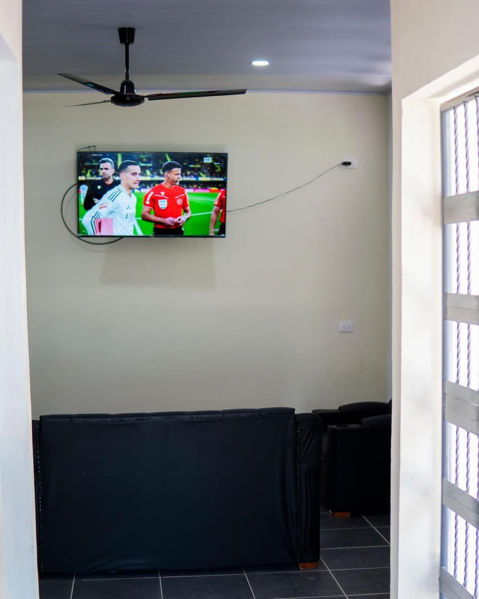 Communal lounge/ TV room