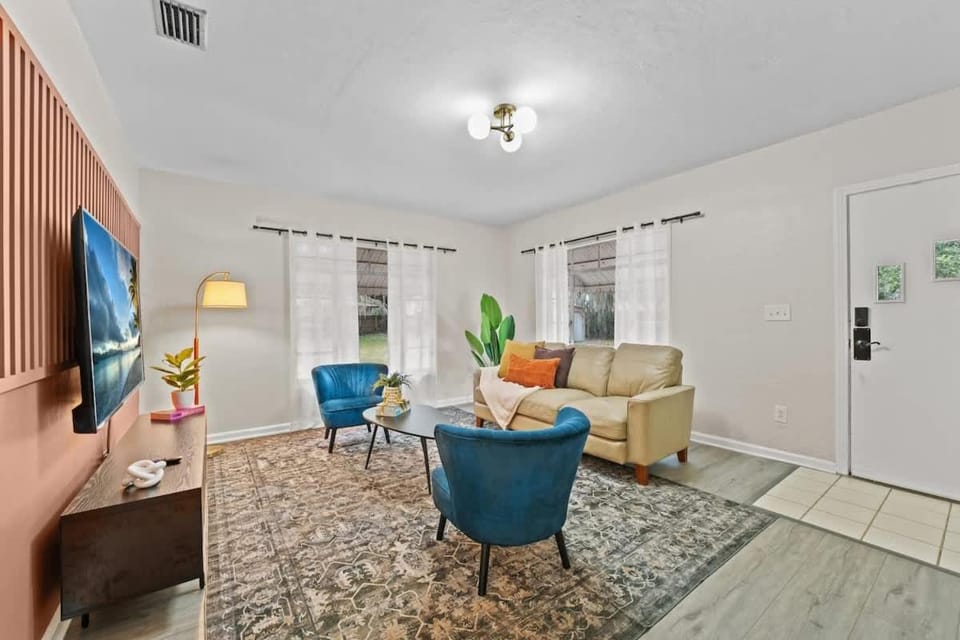 SUPER BOHO - Lake Toho Timeless Charm House in Kissimmee