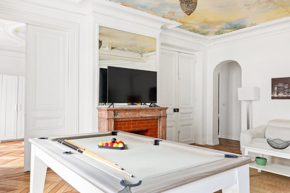 Morningstar Suite 8th Floor Elegance Apartment in Paris