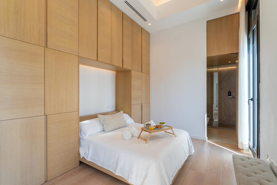 Bed, Bathroom