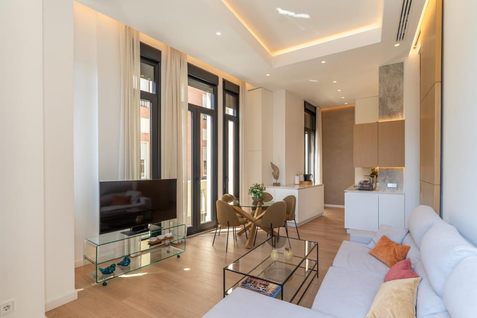 Lounge or bar, City view