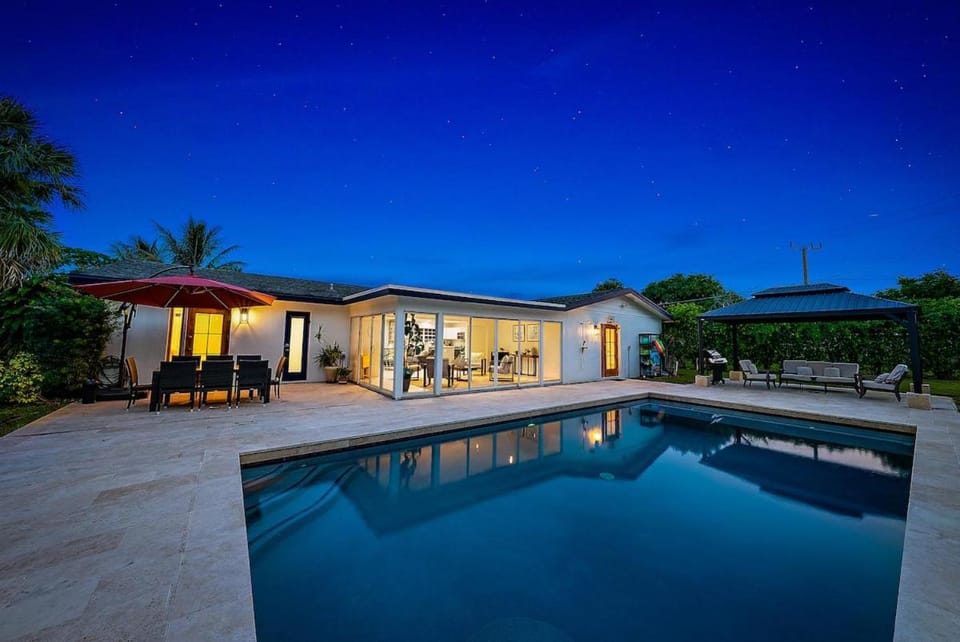 Night, Pool view, Swimming pool, sunbed