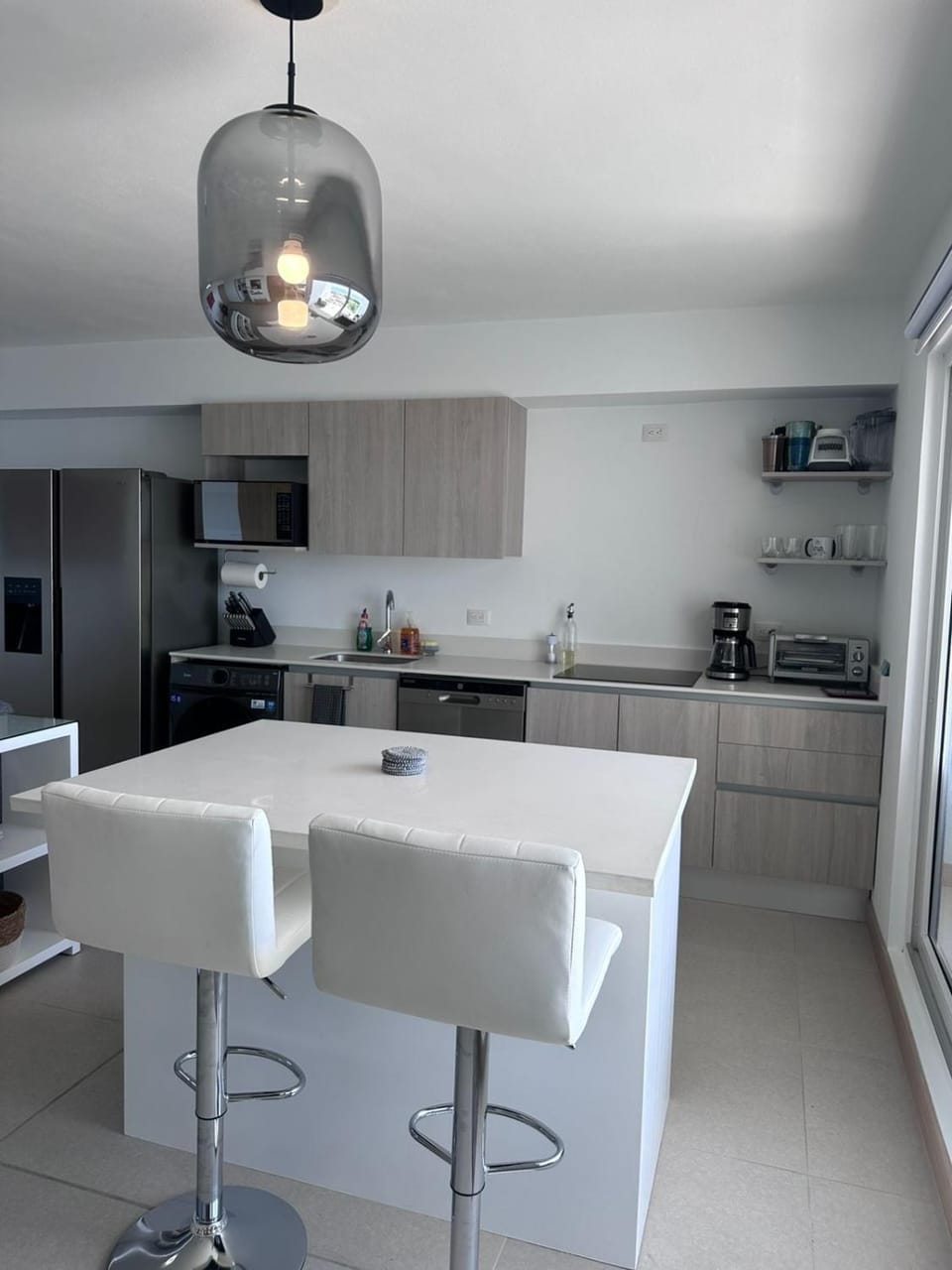 Kitchen or kitchenette, Dining area