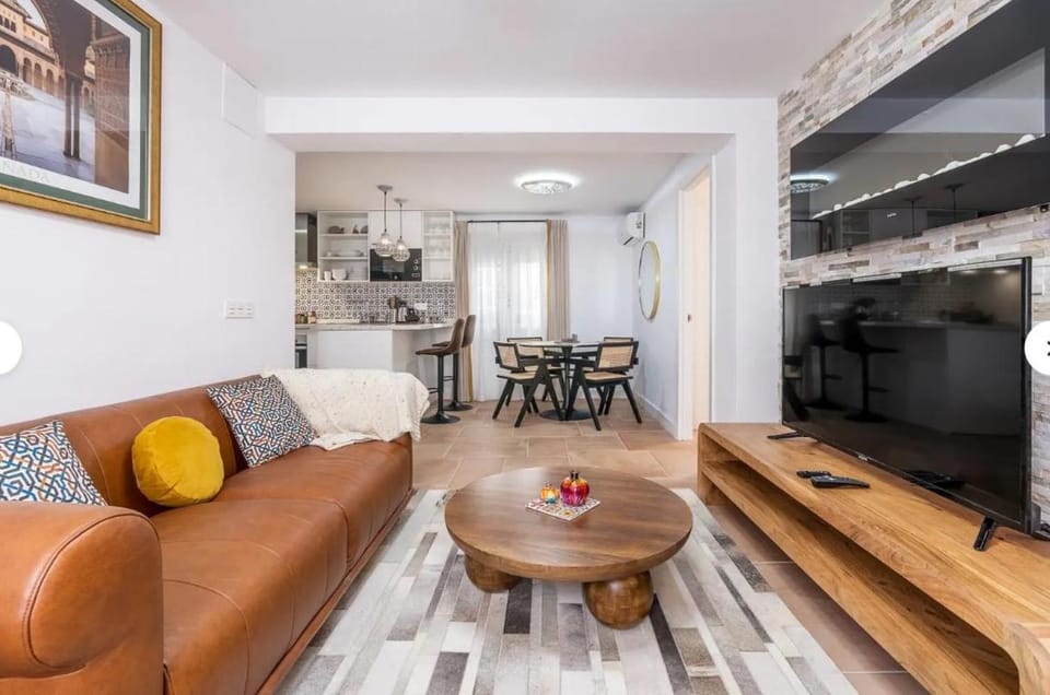 Casa al Andalus - Chic, serene, and Posh Center City Pad Apartment in Granada