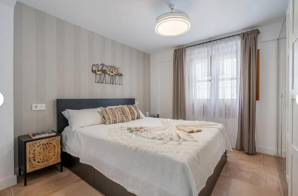 Casa al Andalus - Chic, serene, and Posh Center City Pad Apartment in Granada
