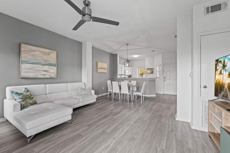 SUPER YES - MANY AMENITIEs RELAX GYM COURTs House in Kissimmee