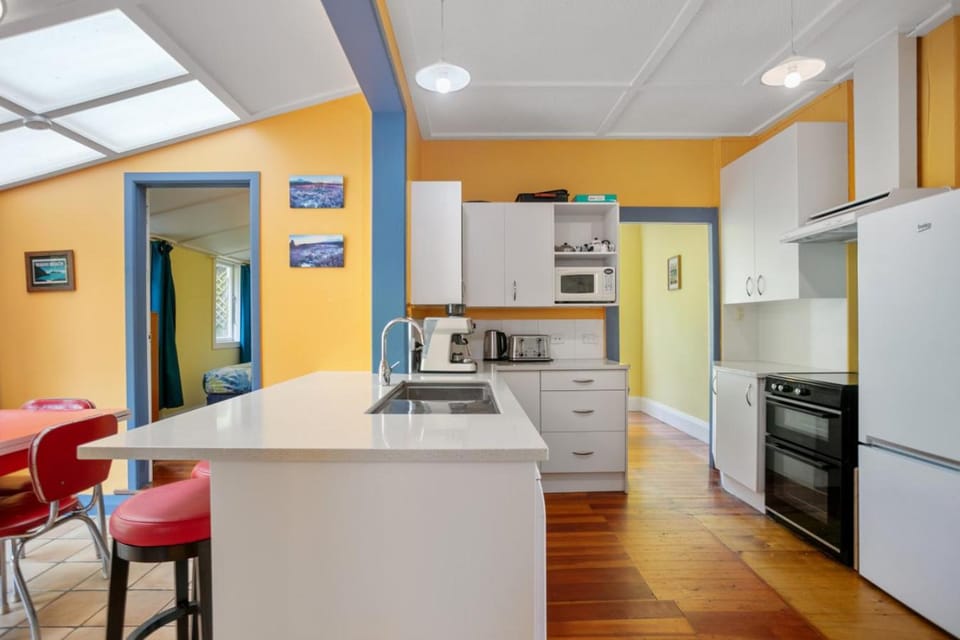 Kitchen or kitchenette, Dining area, oven, stove, toaster