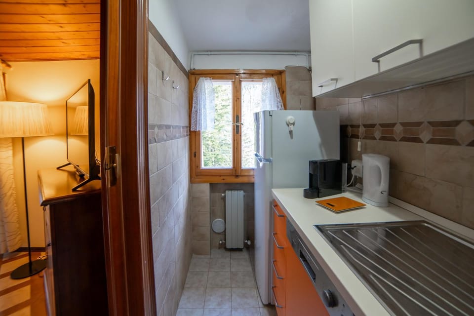 Kitchen or kitchenette, oven, stove