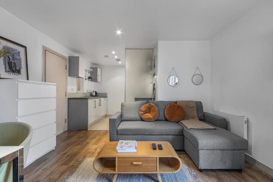Kitchen or kitchenette, Living room, Seating area, oven