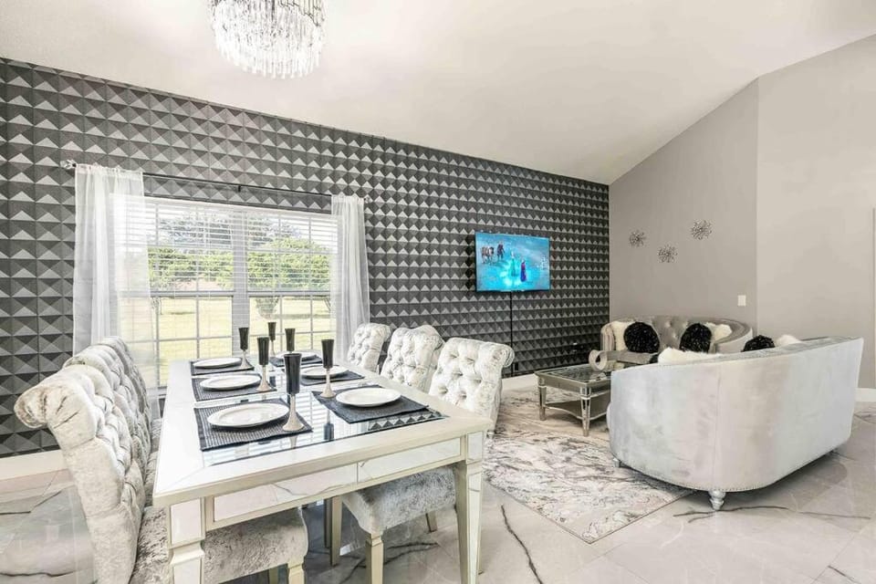 SUPER GLAM - GAME ROOM and POOL House in Four Corners