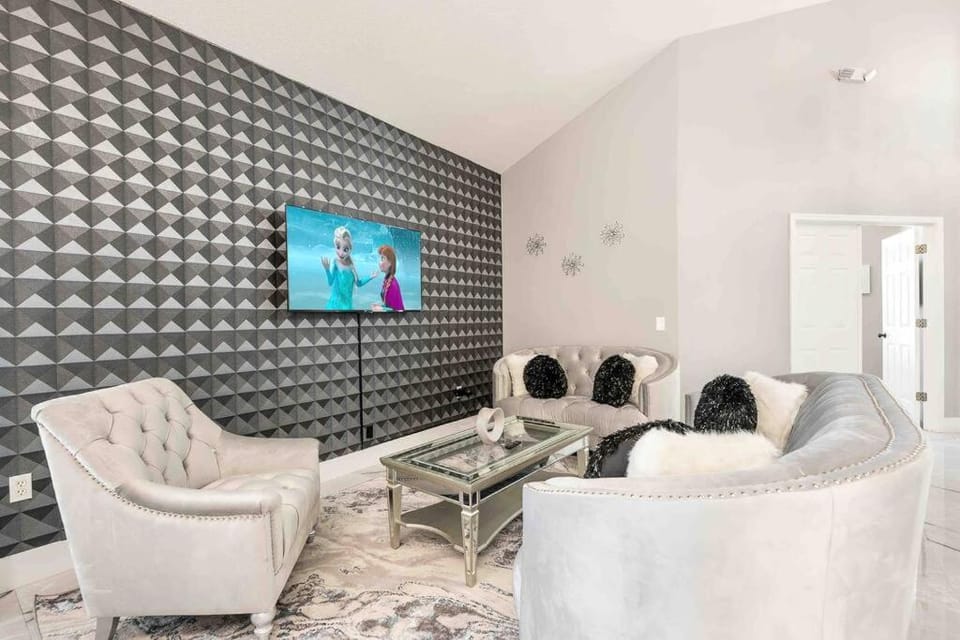 SUPER GLAM - GAME ROOM and POOL House in Four Corners