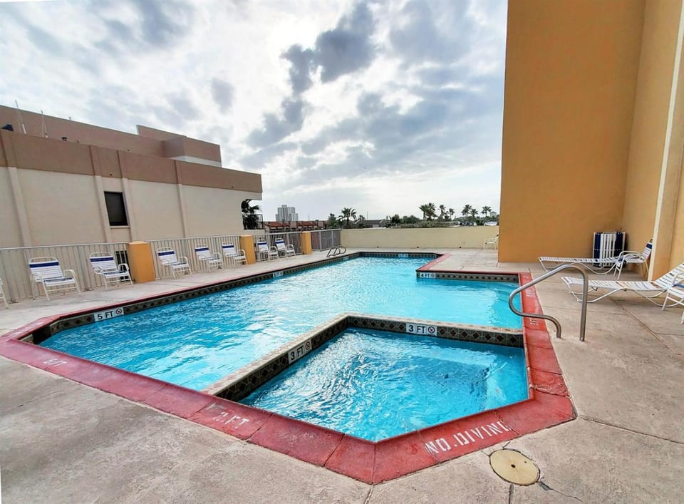 Inverness 502 - Beach Front - WiFi Apartment in South Padre Island