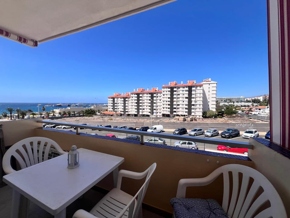 Day, Natural landscape, View (from property/room), Balcony/Terrace, Dining area, City view, Sea view, Location, Parking