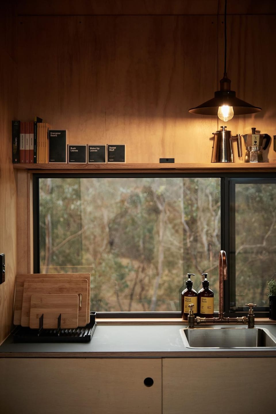 Secluded Cabin Stay - Pet Friendly & Off-Grid - Nev Cabin in Blue Mountains
