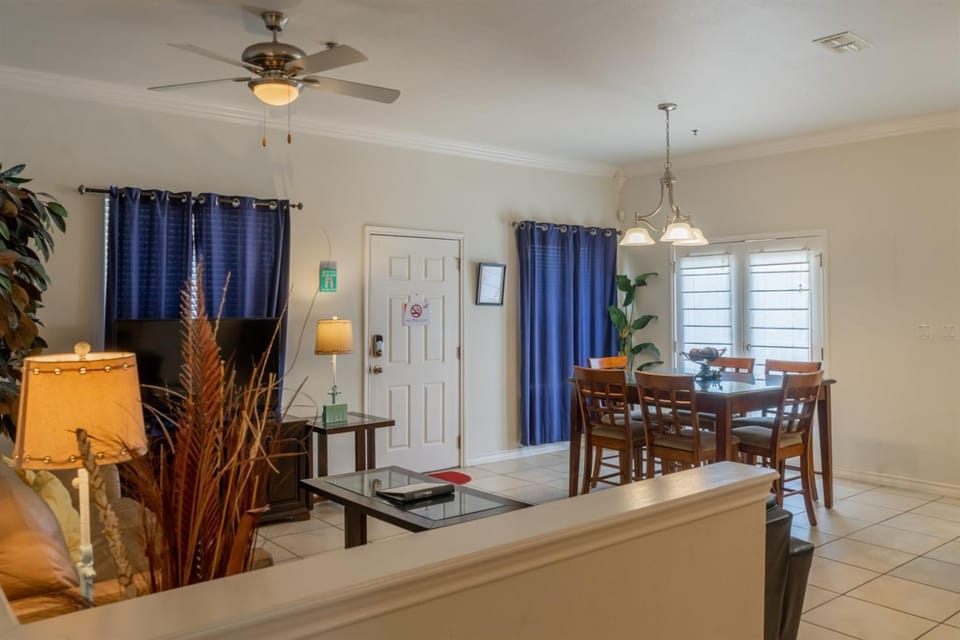 Ocean Garden 5 - Walk to the beach, WiFi Apartment in South Padre Island