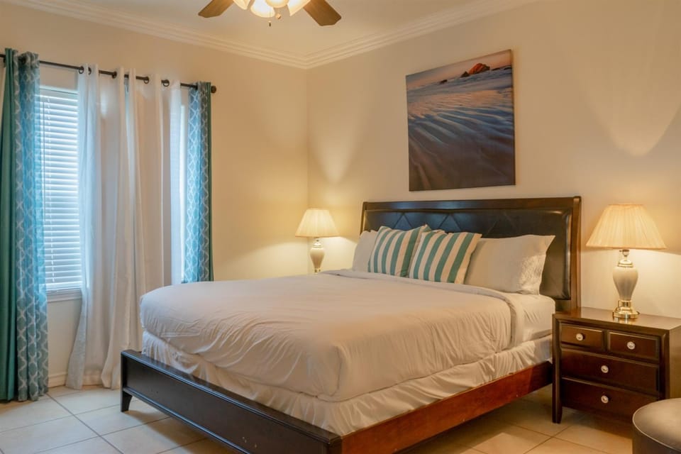 Ocean Garden 5 - Walk to the beach, WiFi Apartment in South Padre Island