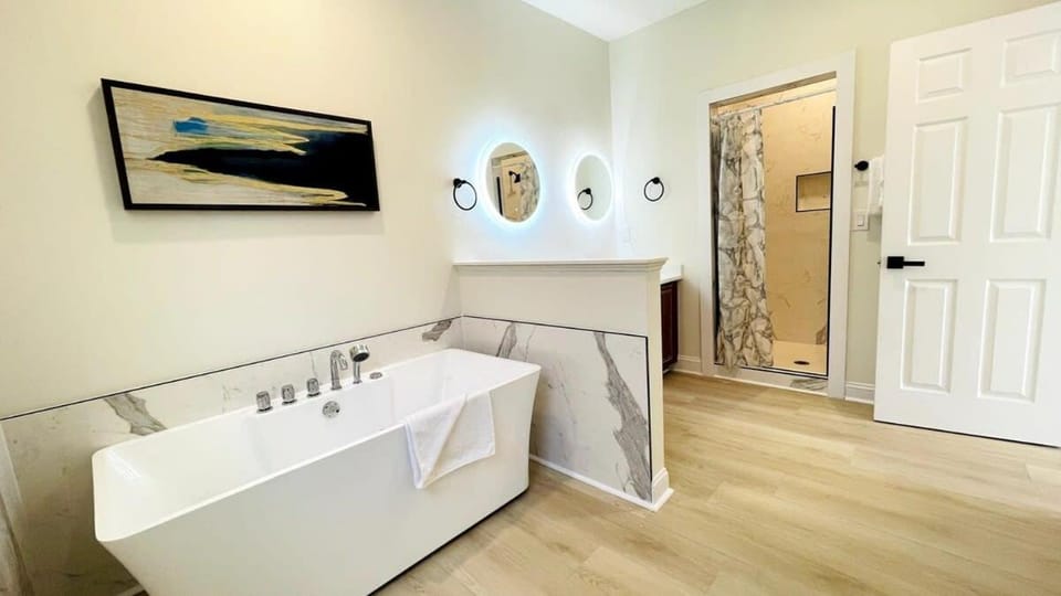 The best location Great Ocean View 7BR pool Apartment in Atlantic Beach