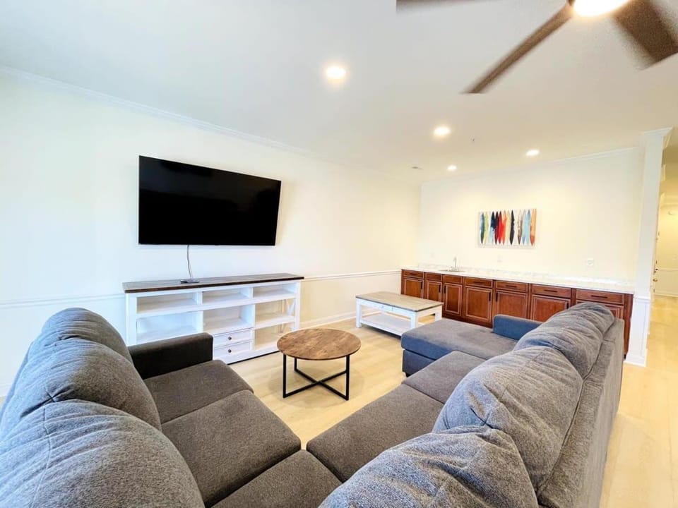 The best location Beautiful Ocean View 7BR pool Apartment in Atlantic Beach