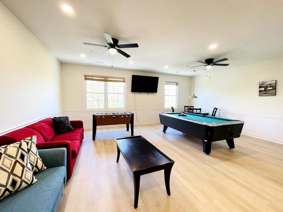 The best location Beautiful Ocean View 7BR pool Apartment in Atlantic Beach