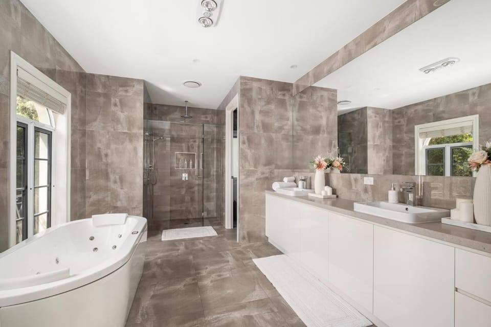 Shower, Hot Tub, Bathroom, Bath