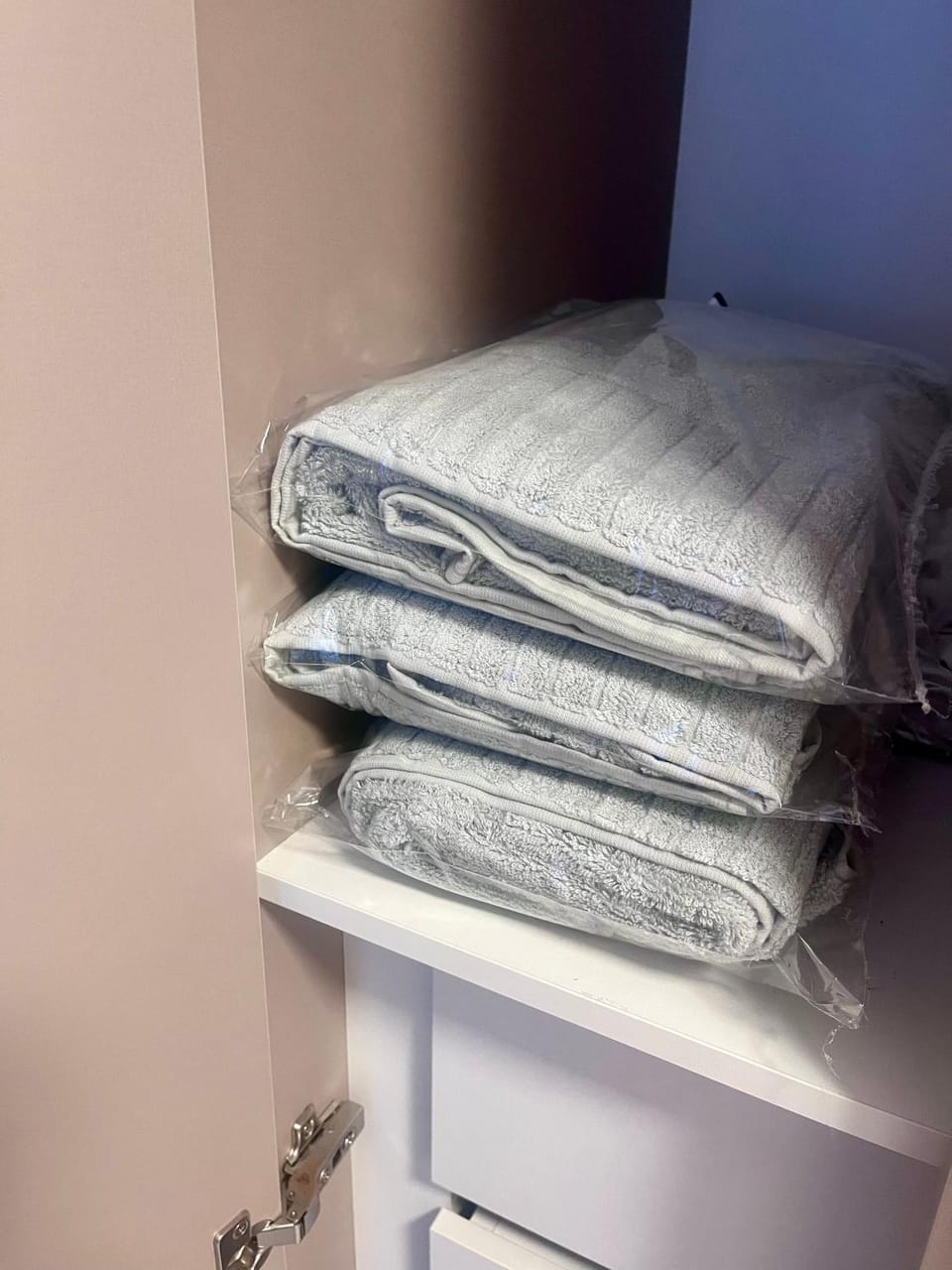 Bedroom, towels