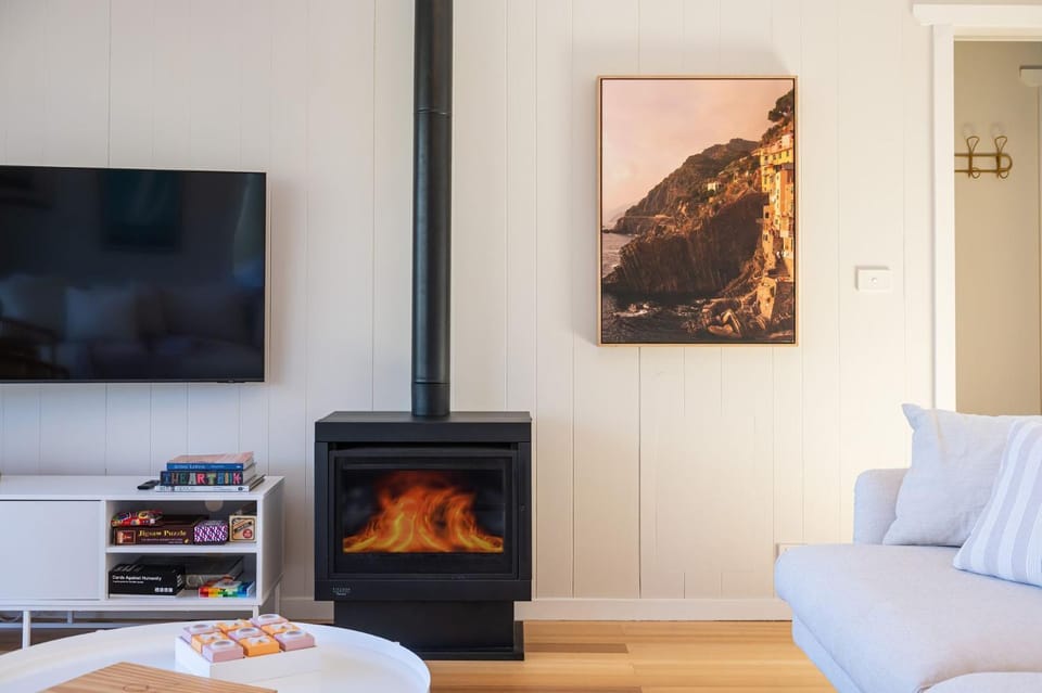 TV and multimedia, Living room, Seating area, fireplace, fireplace
