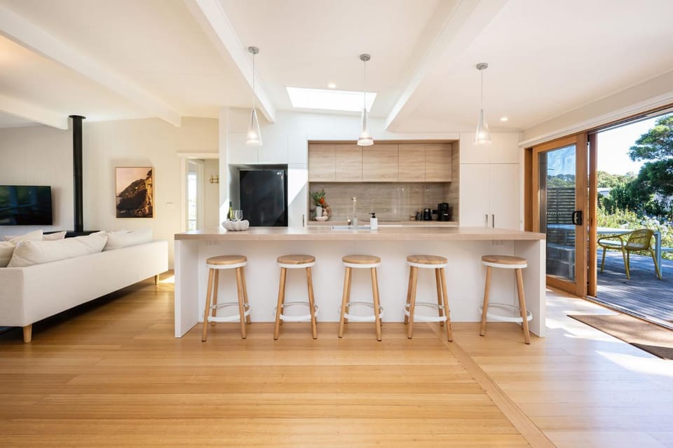Communal lounge/ TV room, TV and multimedia, Kitchen or kitchenette, Living room, Seating area, Dining area, Evening entertainment