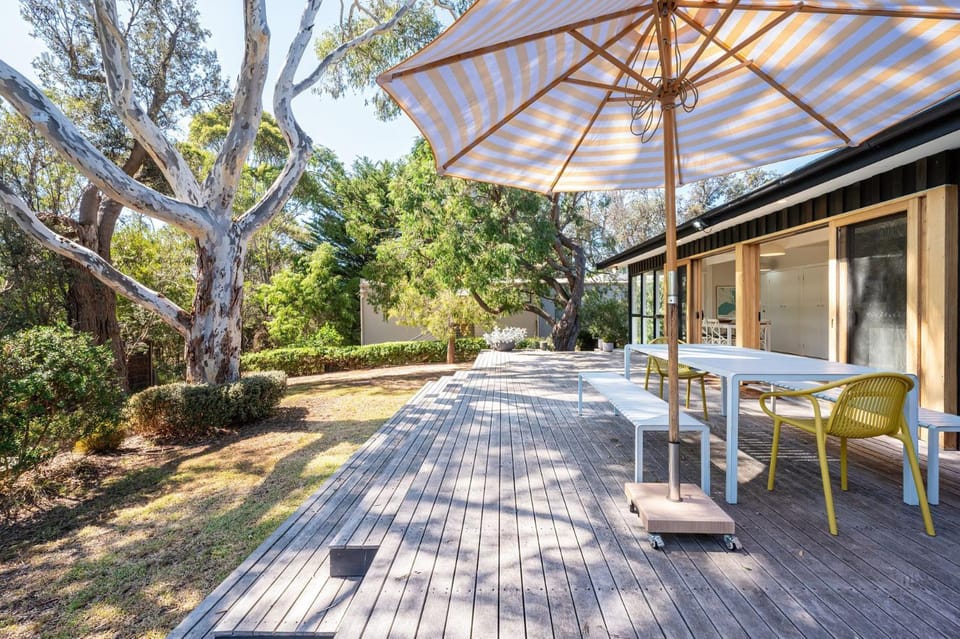 Property building, Patio, Day, Garden, Balcony/Terrace, Dining area, Garden view