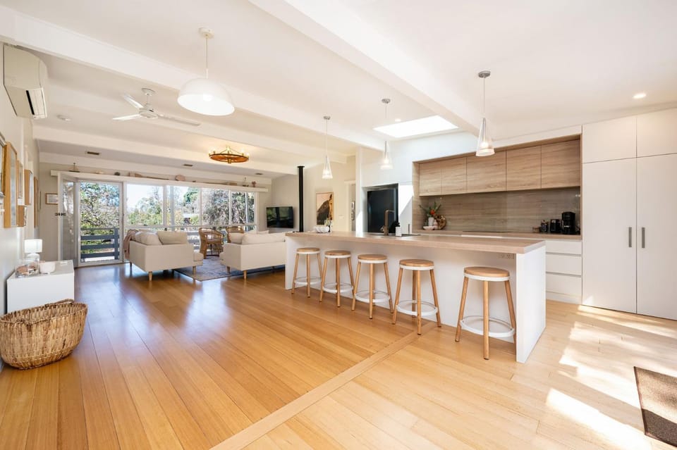 Kitchen or kitchenette, Living room, Dining area, fireplace, air conditioner