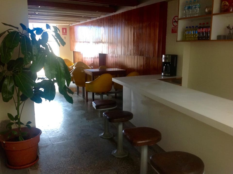 Lounge or bar, Sunrise