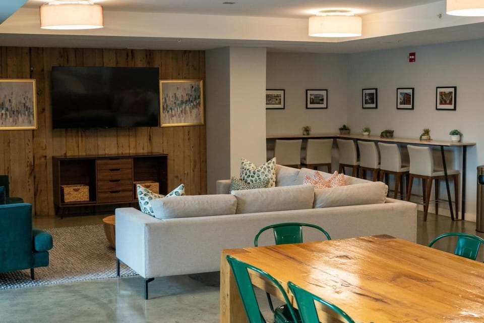 NEWLuxe 2bd2ba w Pool & More Apartment in Hoboken