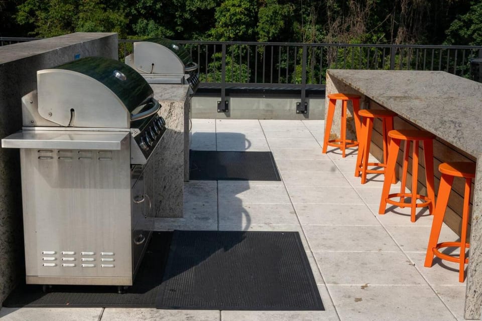 NEWLuxe 2bd2ba w Pool & More Apartment in Hoboken