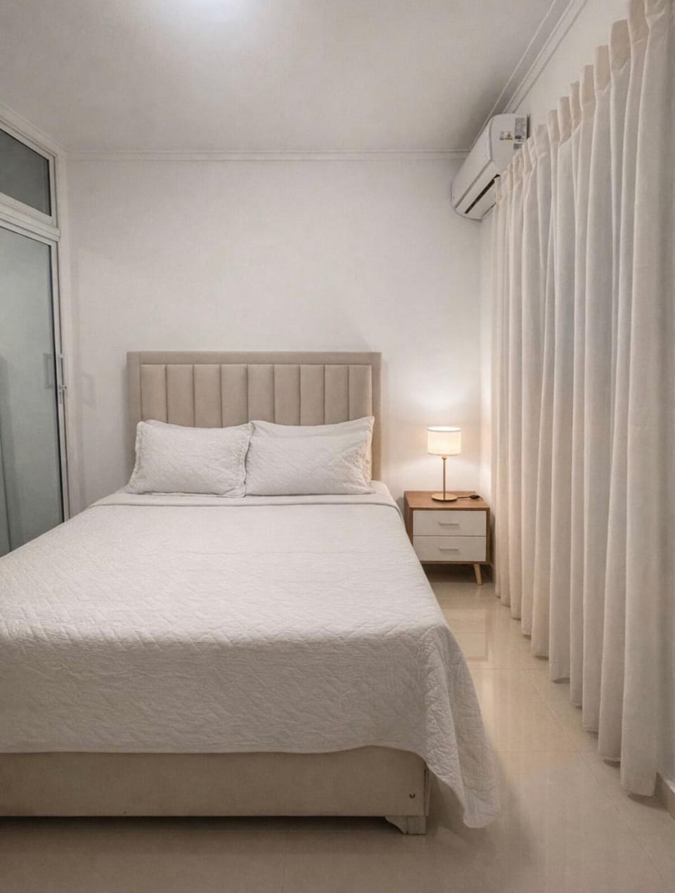 Bed, Bedroom, air conditioner