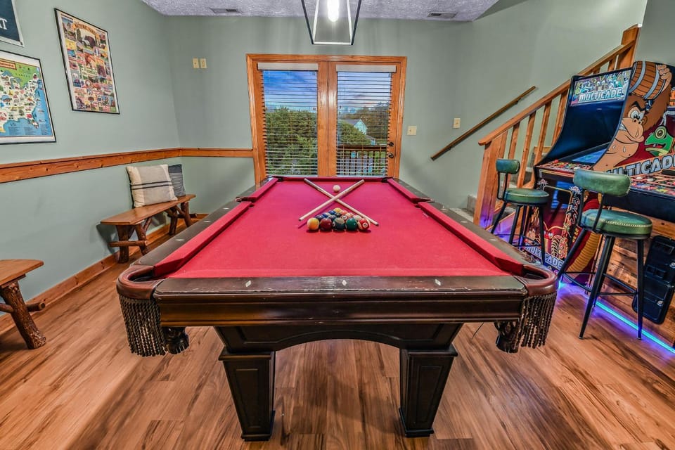 Billiard, Game Room