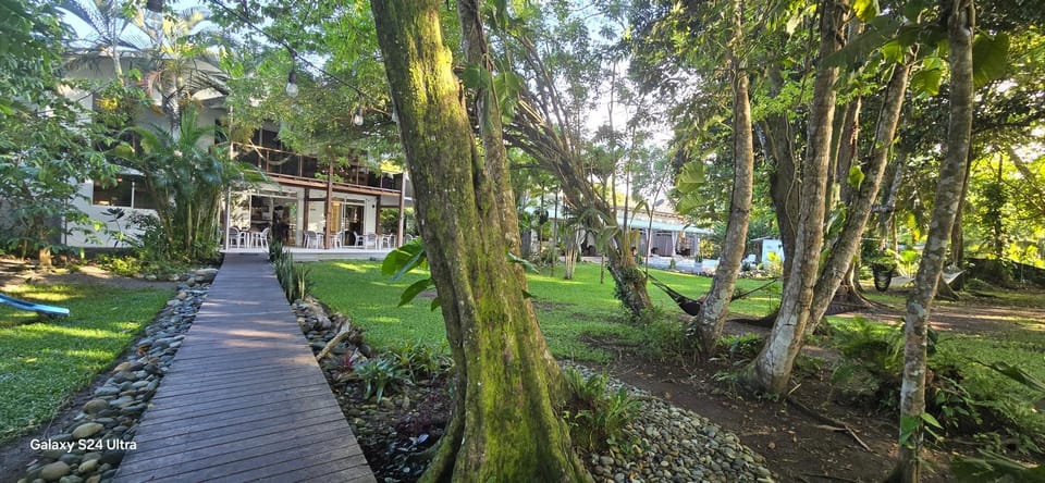 Property building, Restaurant/places to eat