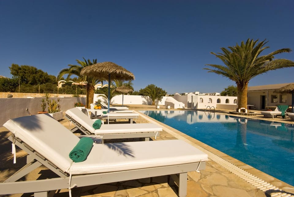 Day, Swimming pool