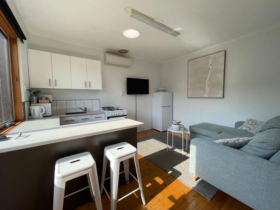 Kitchen or kitchenette, Living room, Seating area