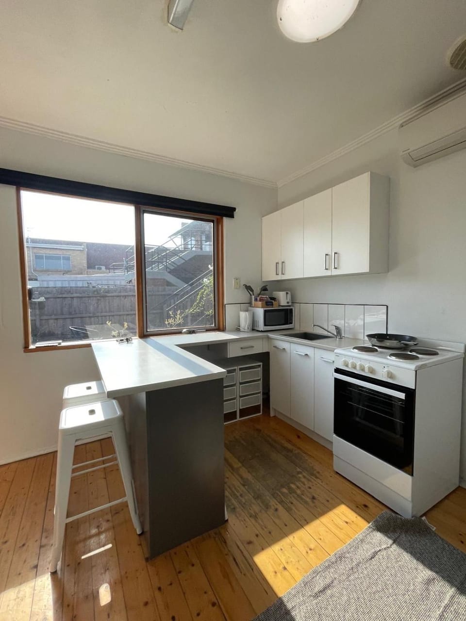 Kitchen or kitchenette, oven, stove