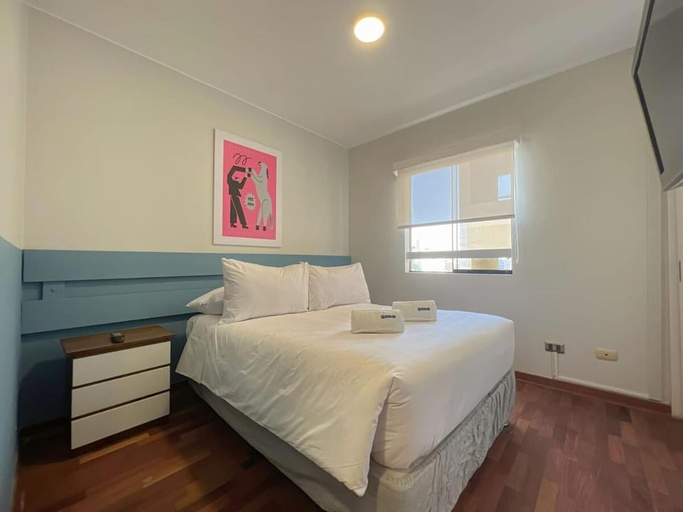 Bed, TV and multimedia, Bedroom