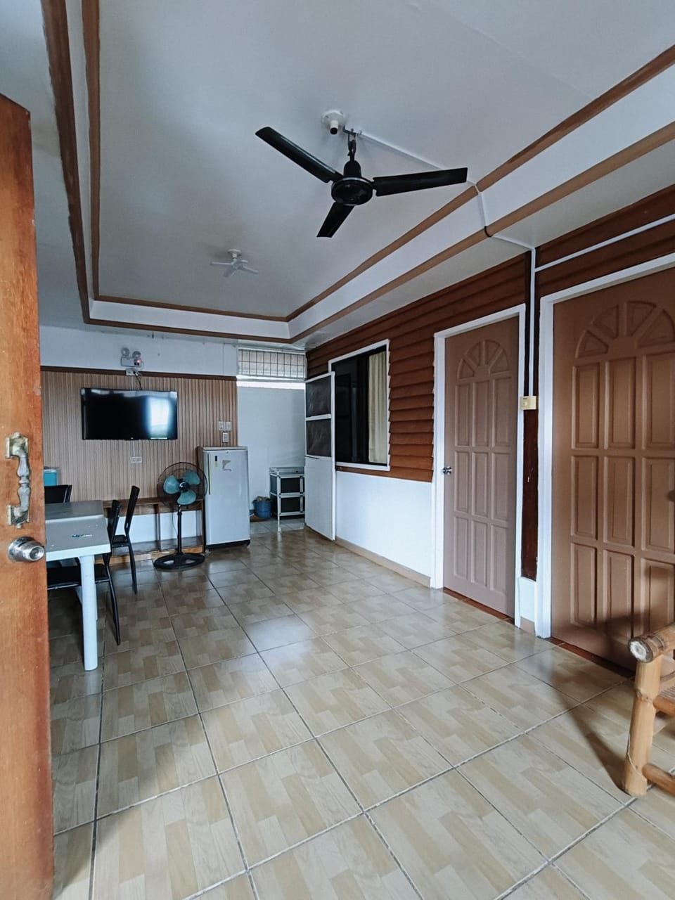 Communal lounge/ TV room, TV and multimedia, Living room, Seating area, Dining area