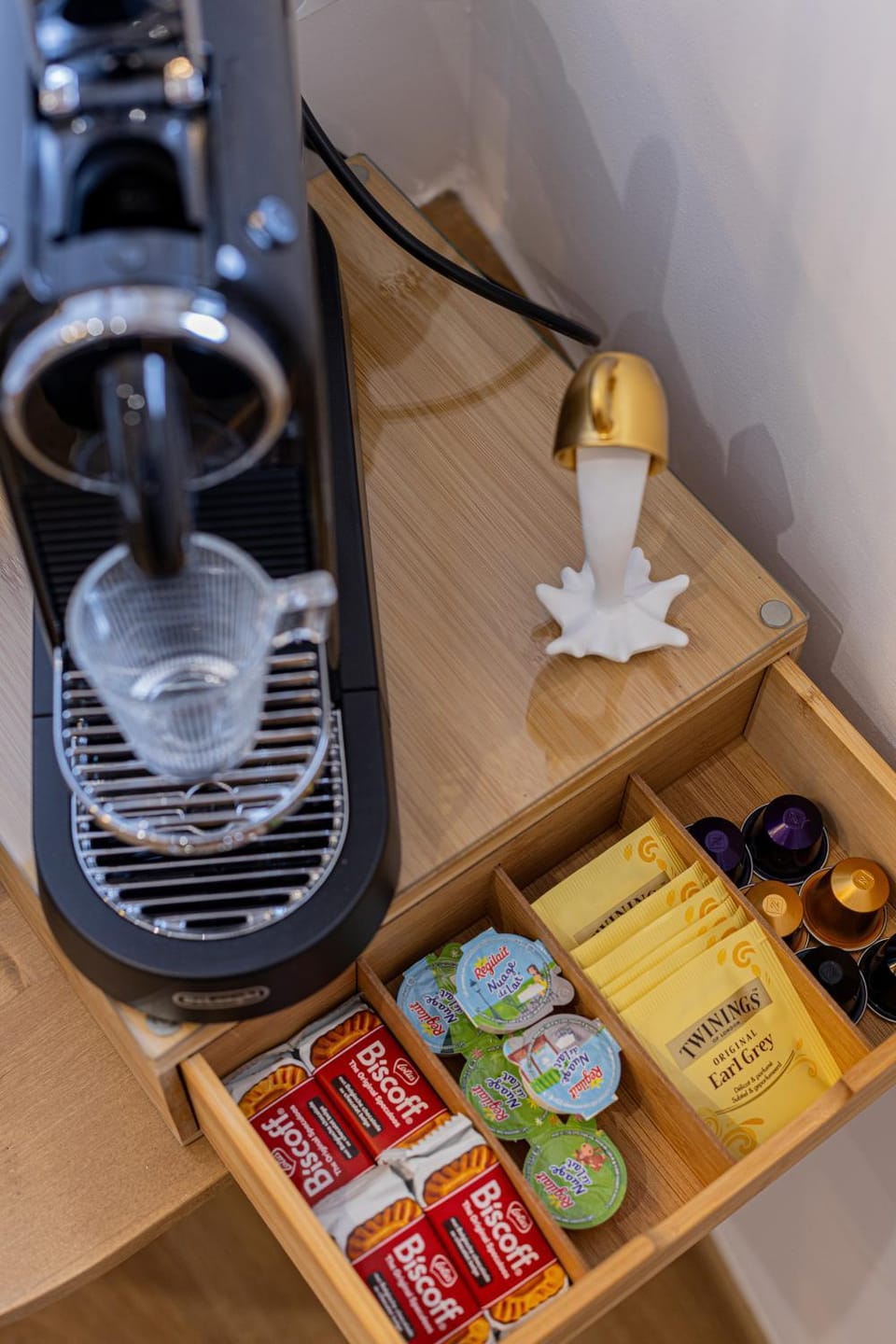 Coffee/tea facilities, Breakfast