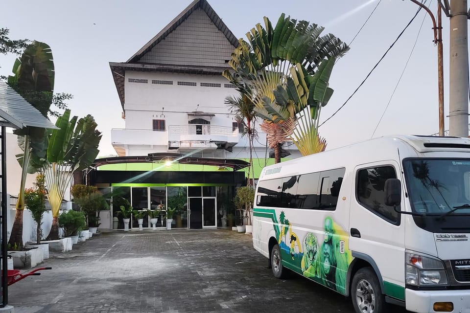 Facade/entrance